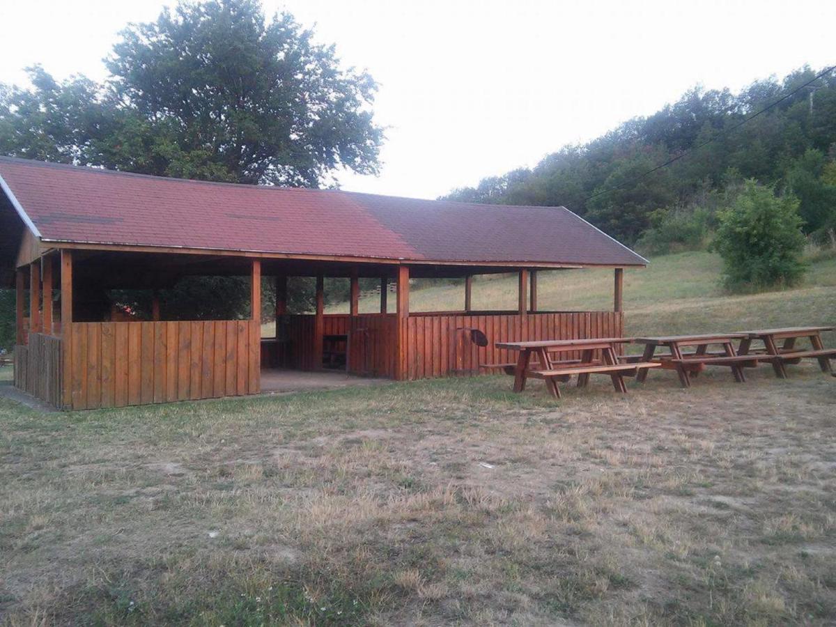 Hotel Merkur Kaluža Exterior foto